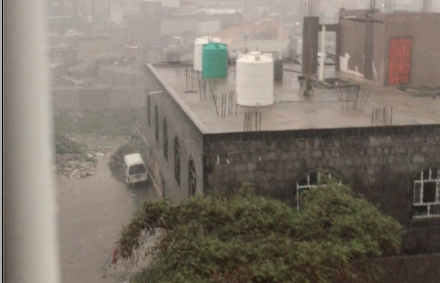فيديو رائع اثناء مطر غزير في مدينة اب